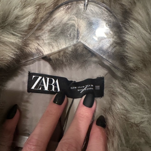 NWT!! Zara Faux Fur Short Coat 🧥 - Picture 2 of 4